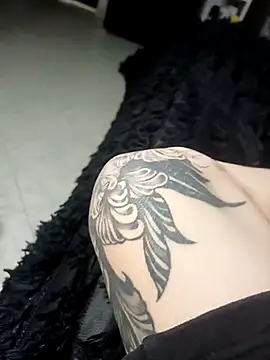 Snapshot of Iluromi chatting on October 16, 2025, 4:04 pm Iluromi online show from October 16, 2025, 4:04 pm