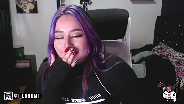 Snapshot of Iluromi chatting on November 14, 2025, 6:22 pm Iluromi online show from November 14, 2025, 6:22 pm