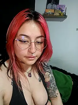 Snapshot of Iluromi chatting on October 25, 2025, 4:11 am Iluromi online show from October 25, 2025, 4:11 am