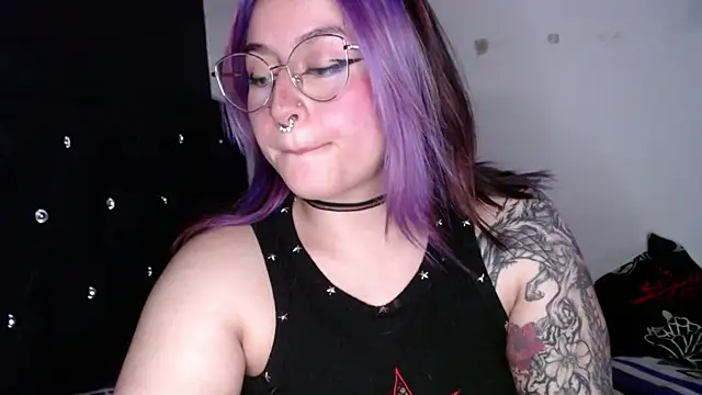 Snapshot of Iluromi chatting on November 17, 2025, 2:26 am Iluromi online show from November 17, 2025, 2:26 am