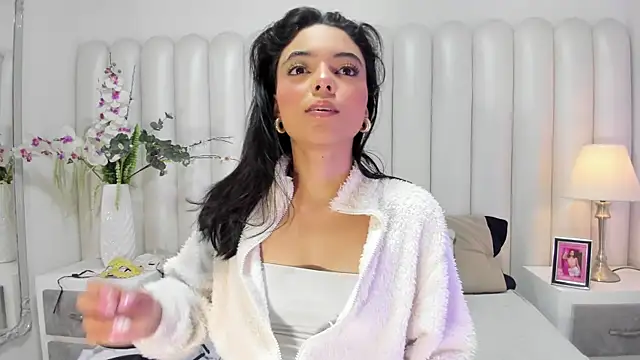 Snapshot of AriaBelles chatting on November 9, 2025, 10:08 am AriaBelles online show from November 9, 2025, 10:08 am