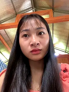 emvy-xinh04 online show from September 28, 2025, 1:56 am
