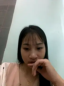 emvy-xinh04 online show from September 24, 2025, 4:24 pm