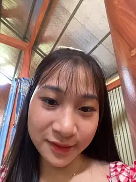 emvy-xinh04 online show from October 2, 2025, 2:26 am