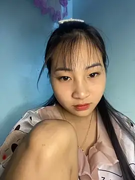 emvy-xinh04 online show from September 28, 2025, 2:35 pm
