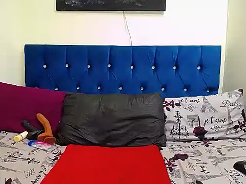 Snapshot of BustyBMWx chatting on November 25, 2025, 11:21 am BustyBMWx online show from November 25, 2025, 11:21 am