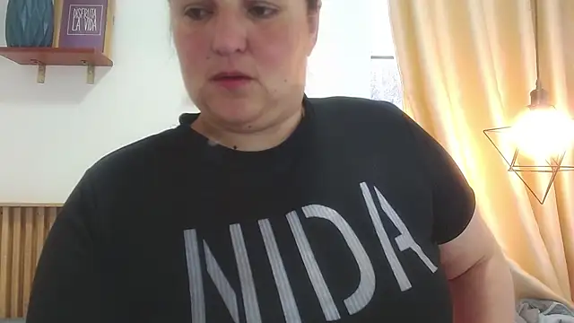 Snapshot of SweetRouse__ chatting on October 17, 2025, 1:46 pm SweetRouse online show from October 17, 2025, 1:46 pm