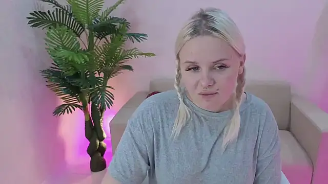 ChristyF0x online show from September 26, 2025, 1:23 am