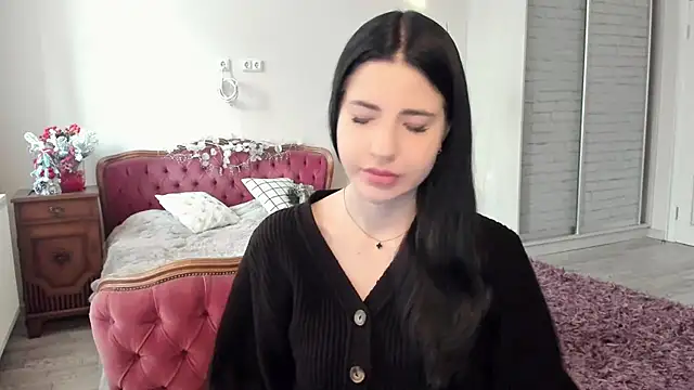 Malibu J online show from December 17, 2025, 7:02 am