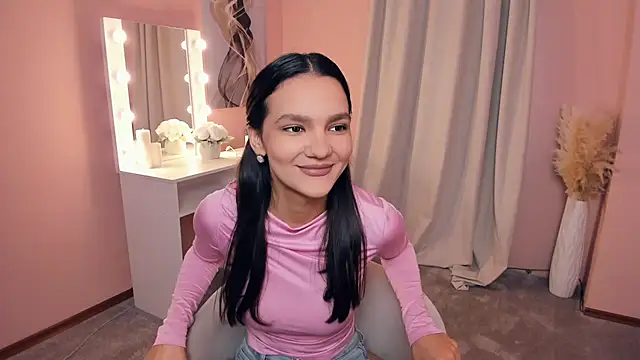 AlitaMyers online show from September 29, 2025, 8:32 am