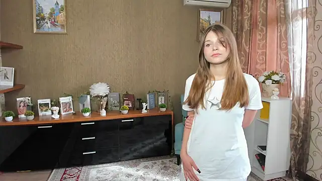AlexisStrazza online show from October 4, 2025, 11:01 am
