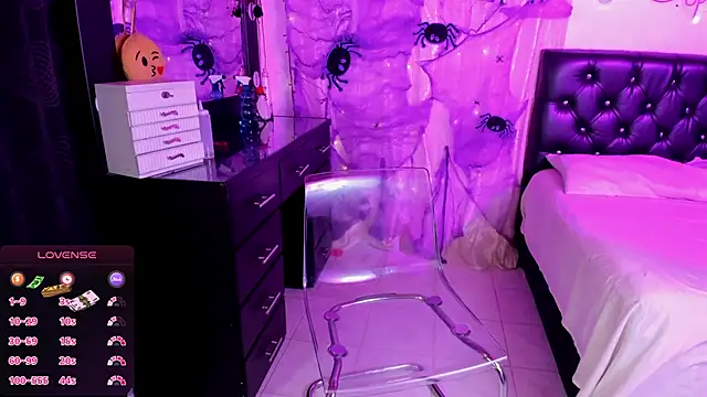 S picy online show from October 12, 2025, 1:29 am