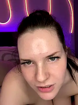 Mila-Jasmin online show from November 11, 2025, 9:53 pm