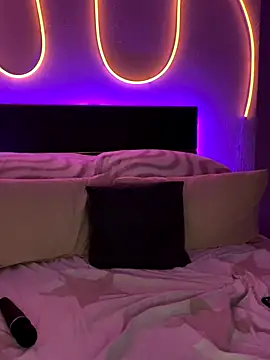 Mila-Jasmin online show from October 17, 2025, 8:43 pm