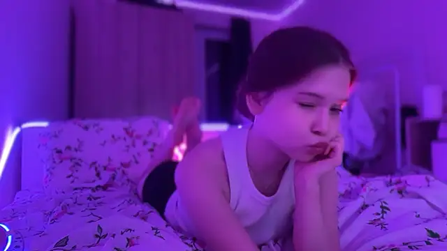 Snapshot of CandysRose chatting on October 17, 2025, 9:16 pm CandysRose online show from October 17, 2025, 9:16 pm