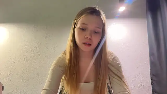 Snapshot of CandysRose chatting on June 24, 2026, 6:28 pm CandysRose online show from June 24, 2026, 6:28 pm