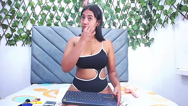 vfridaper online show from October 9, 2025, 1:55 pm