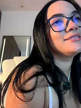 LiaRussoo   online show from September 29, 2025, 1:06 pm