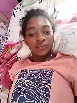 Snapshot of Valentinam05 chatting on September 25, 2025, 2:34 pm Valentinam05 online show from September 25, 2025, 2:34 pm