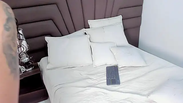 Erack and Emmy online show from November 16, 2025, 4:17 am