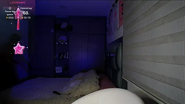 Snapshot of Kittyross chatting on December 13, 2025, 8:04 pm Kittyross online show from December 13, 2025, 8:04 pm