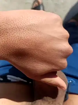 Mohamed234897 online show from December 17, 2025, 4:12 pm