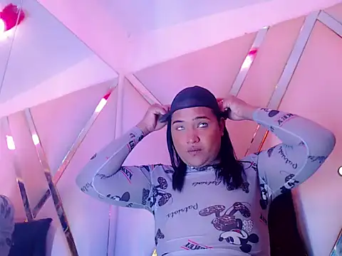 AuroraRoss online show from October 16, 2025, 7:11 pm