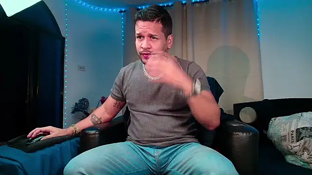 LucasGaeel online show from February 15, 2026, 12:26 pm