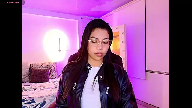 kloe28 online show from November 14, 2025, 3:54 am