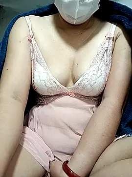 Snapshot of JinjinLy chatting on October 25, 2025, 3:28 am JinjinLy online show from October 25, 2025, 3:28 am