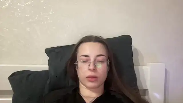 Snapshot of Feynelle chatting on October 26, 2025, 9:15 pm Feynelle online show from October 26, 2025, 9:15 pm
