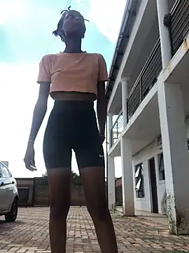 Caramel102004 online show from April 10, 2026, 11:06 am