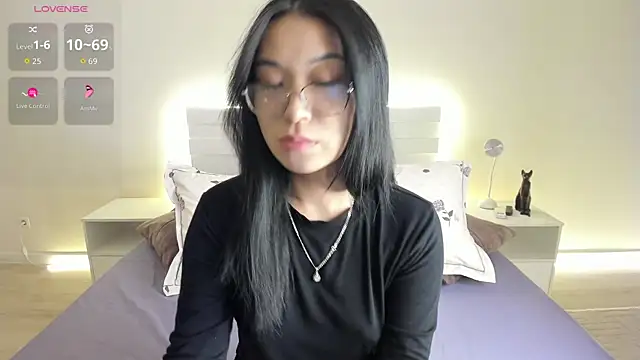 cute cutiepie online show from October 2, 2025, 1:03 pm
