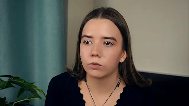 OzellaHeglar online show from September 28, 2025, 10:22 am