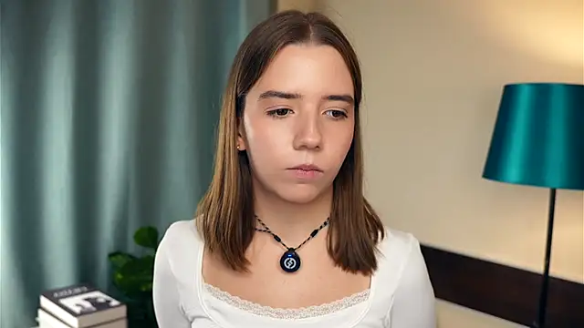 OzellaHeglar online show from September 25, 2025, 11:27 am