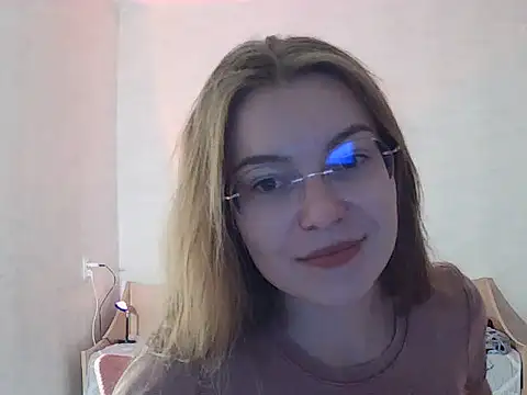 Snapshot of Melirynn chatting on October 27, 2025, 6:20 pm Melirynn online show from October 27, 2025, 6:20 pm