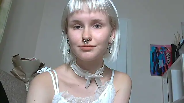 Snapshot of Paradoxy_ chatting on October 10, 2025, 7:47 pm Paradoxy online show from October 10, 2025, 7:47 pm