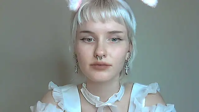 Snapshot of Paradoxy_ chatting on October 28, 2025, 7:24 pm Paradoxy online show from October 28, 2025, 7:24 pm