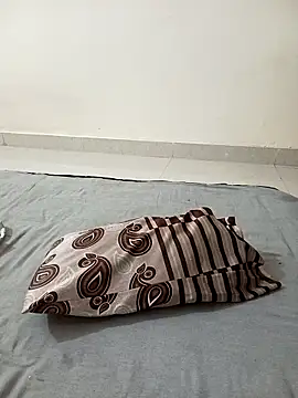 Minakshi 677 online show from April 15, 2026, 7:58 pm