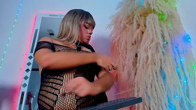 Tiffany deluxe online show from December 16, 2025, 1:37 pm