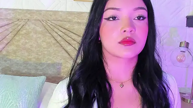 EmmaBlossom online show from February 4, 2026, 12:33 pm