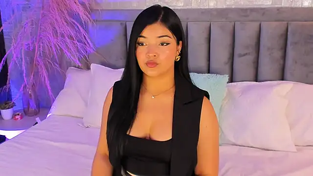 EmmaBlossom online show from November 7, 2025, 7:18 pm