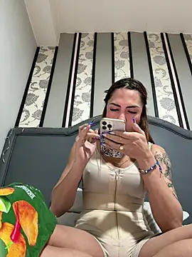 Naomi24herr online show from May 6, 2026, 2:26 am