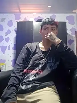 Owen tomboy online show from December 3, 2025, 5:56 pm