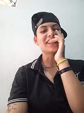 Owen tomboy online show from October 17, 2025, 6:32 pm