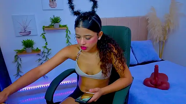 pequitasmedusa9 online show from October 17, 2025, 6:21 pm