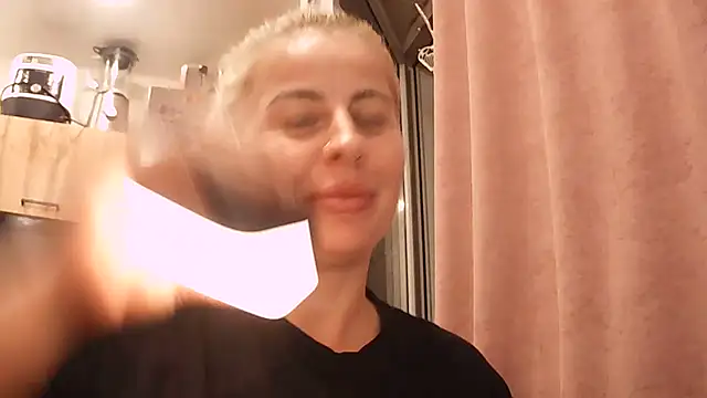 Miravynn online show from March 27, 2026, 6:09 pm