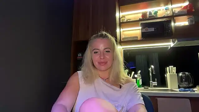 Miravynn online show from February 19, 2026, 6:16 pm