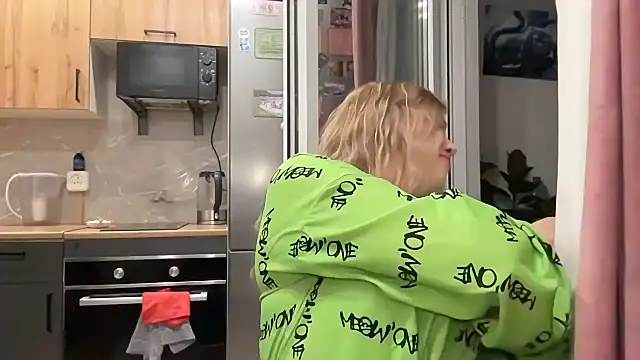 Snapshot of Moniraya chatting on April 1, 2026, 6:16 pm Moniraya online show from April 1, 2026, 6:16 pm