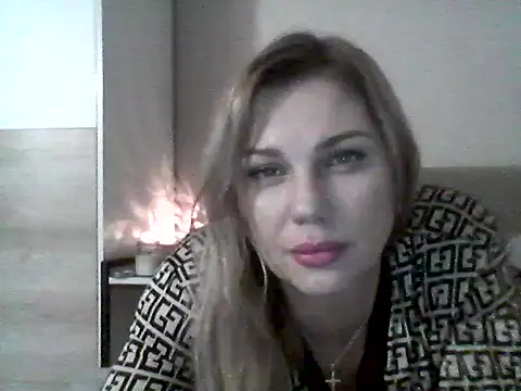 Snapshot of Moniraya chatting on November 18, 2025, 4:10 pm Moniraya online show from November 18, 2025, 4:10 pm